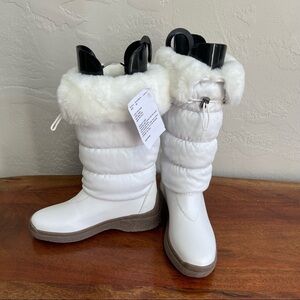 NIS‎ White Winter Knee high Boots with Faux Fur Trim New!
